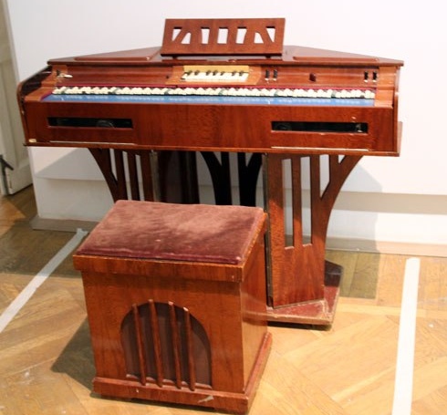 Музыкальный инструмент эмиритон